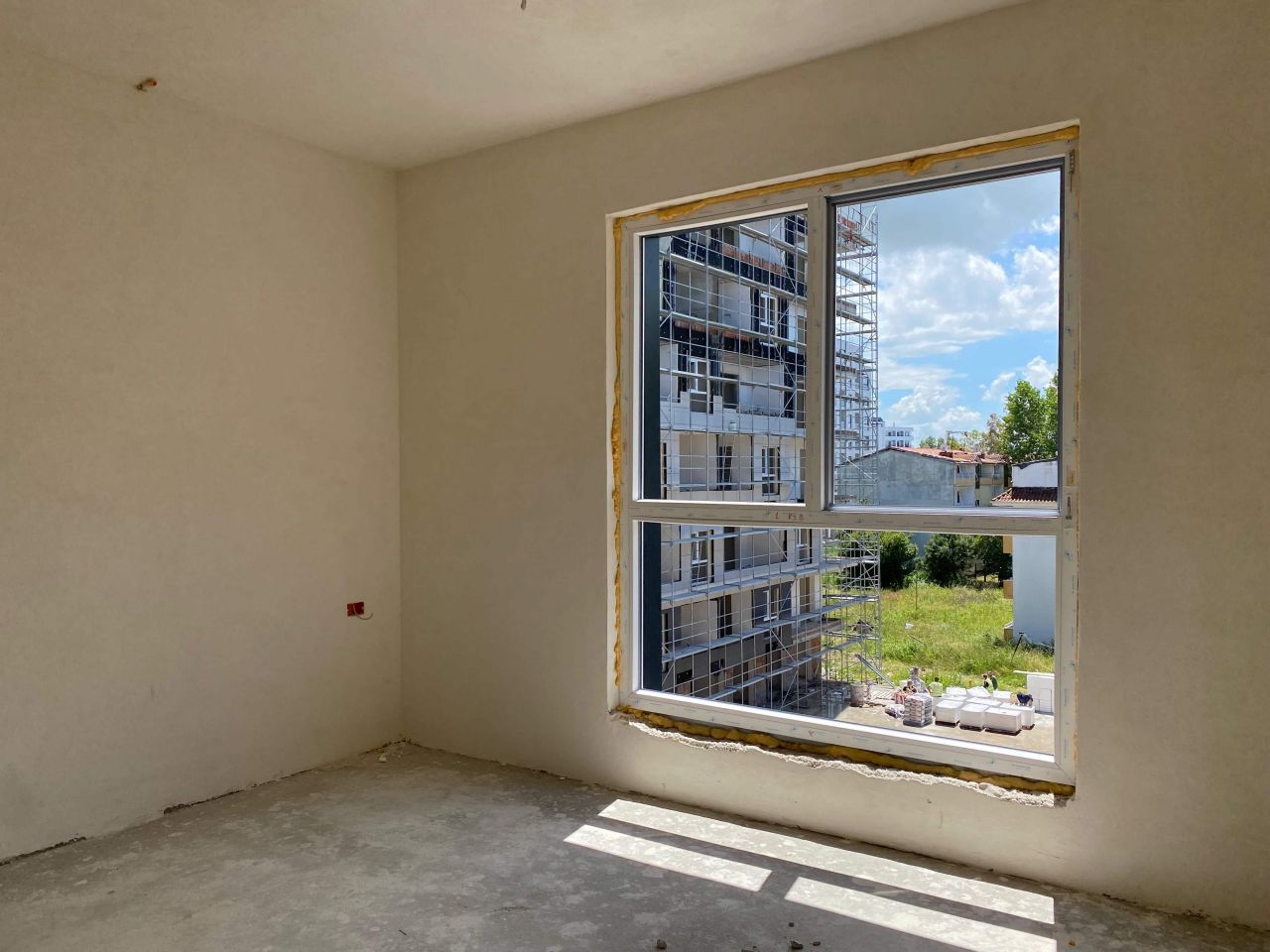 12 Golem, Durres 2504